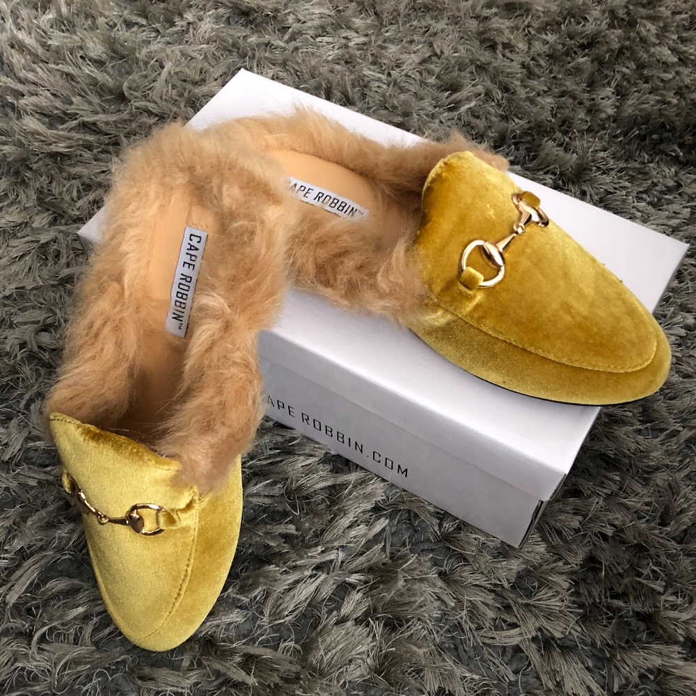 Cape Robbin Olive Flats slides
